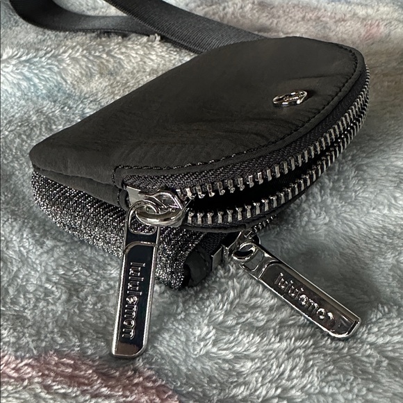 Lululemon Dual Pouch Wristlet Glitter dark silver graphite - Picture 9 of 11